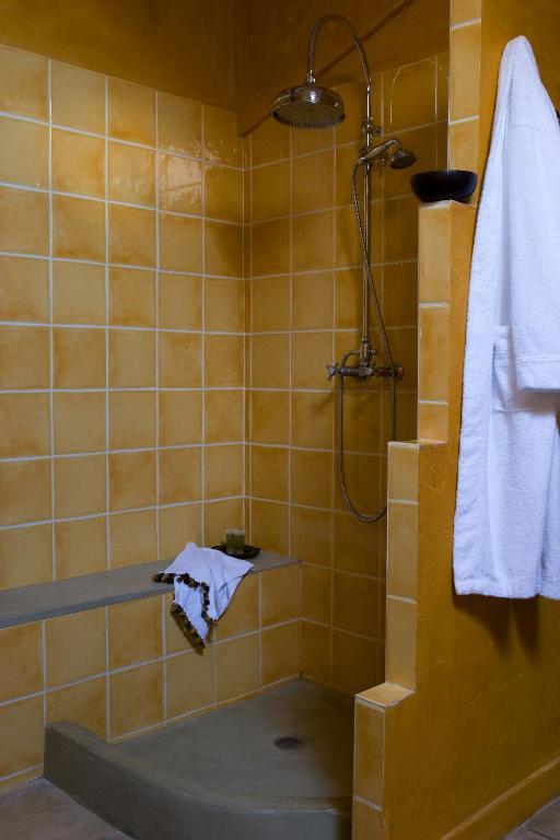 Une Autre Maison Hotel Nyons Quarto foto
